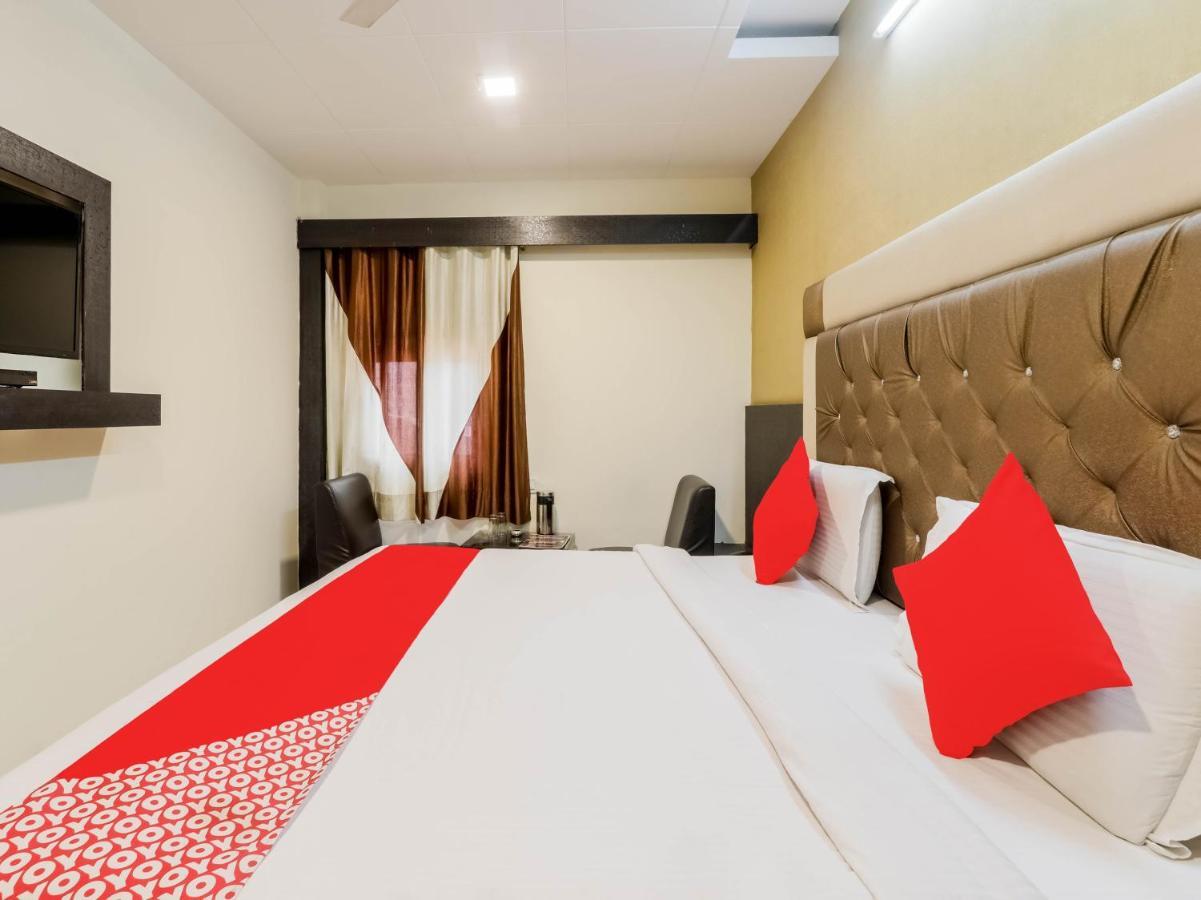 Oyo 79765 Hotel Samrat Lakhnaú Exteriér fotografie
