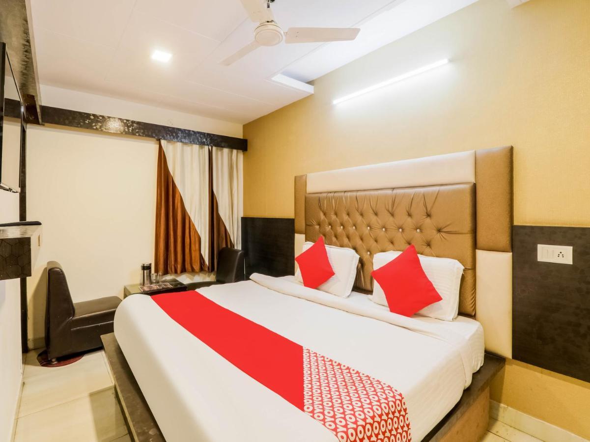 Oyo 79765 Hotel Samrat Lakhnaú Exteriér fotografie