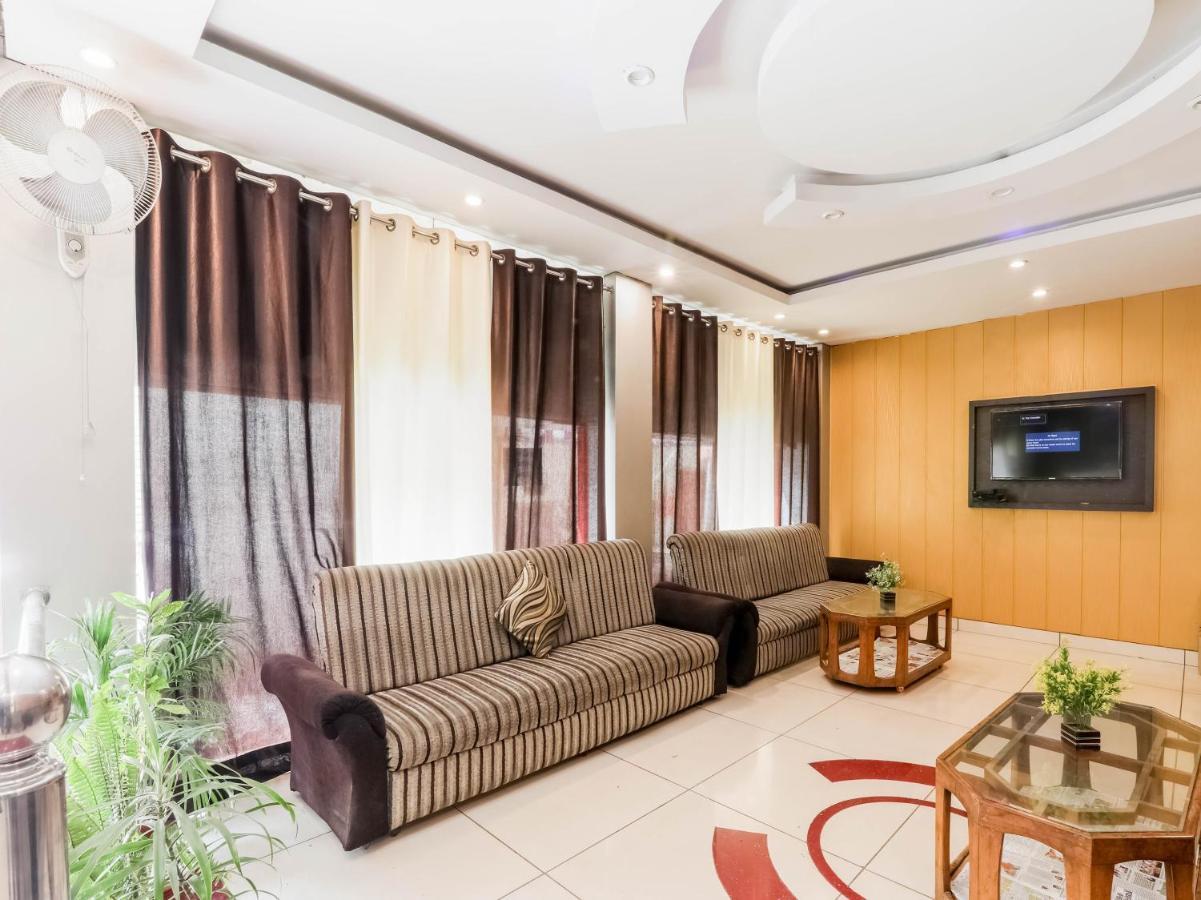 Oyo 79765 Hotel Samrat Lakhnaú Exteriér fotografie
