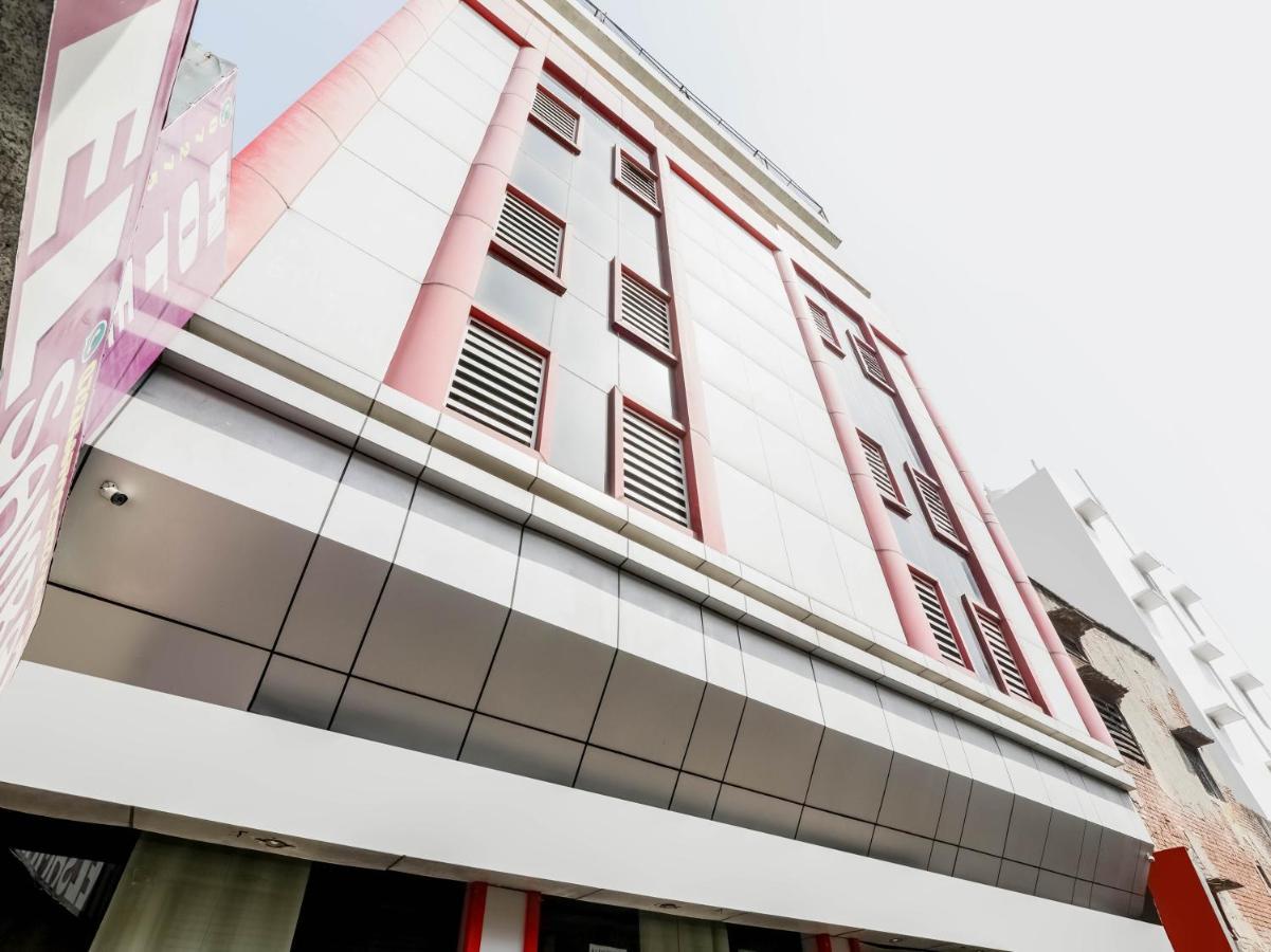 Oyo 79765 Hotel Samrat Lakhnaú Exteriér fotografie