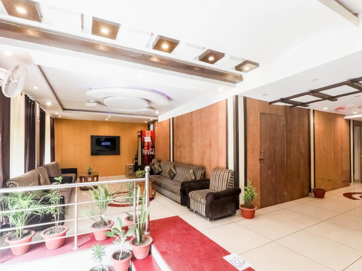 Oyo 79765 Hotel Samrat Lakhnaú Exteriér fotografie